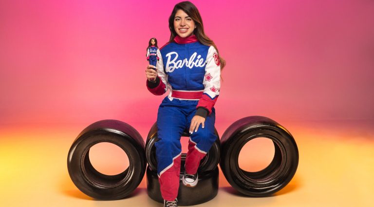 Piloto Regina Sirvent, nueva Barbie Role Model