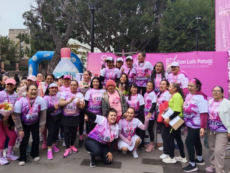 Familia Rosa: juntas frente al cáncer de mama FAMILIA ROSA